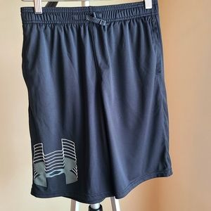 Black Under Armour Youth XL  Heatgear shorts